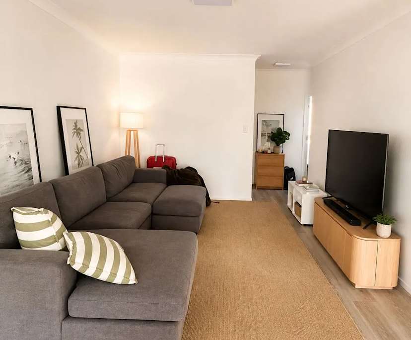 Furnished room in a flatshare