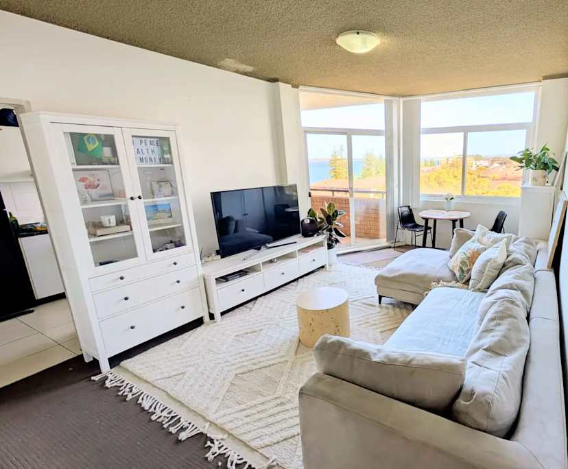 Furnished room in a flatshare