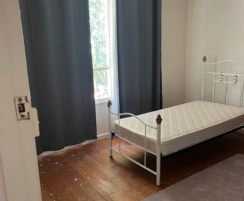 Room in a share house