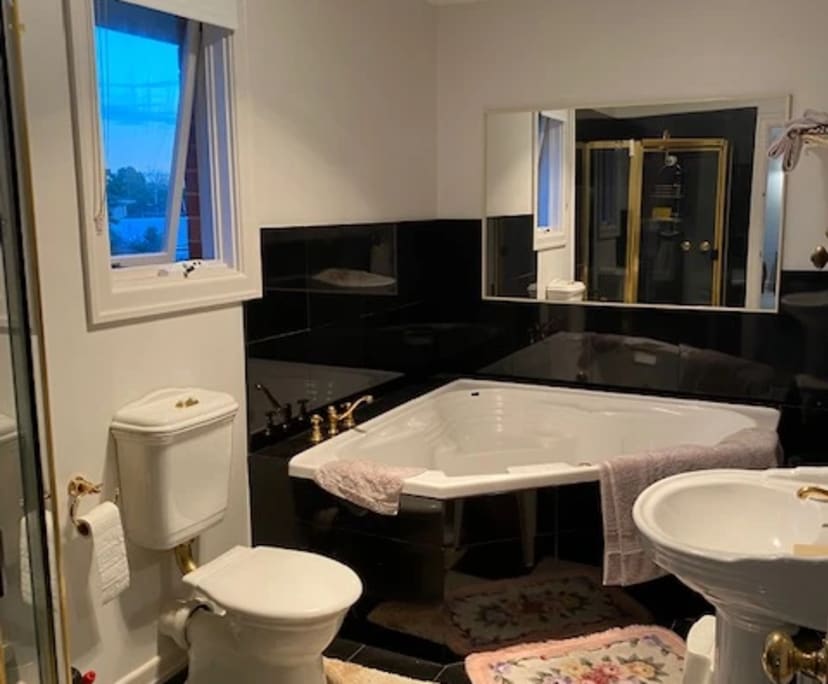 $250, Share-house, 4 bathrooms, Box Hill VIC 3128