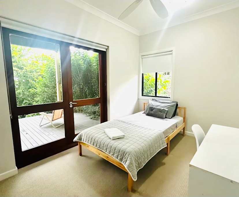 $370, Student-accommodation, 3 bathrooms, Taringa QLD 4068