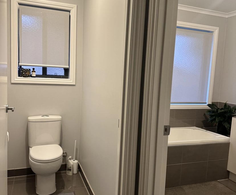 $300, Share-house, 4 bathrooms, Drouin VIC 3818