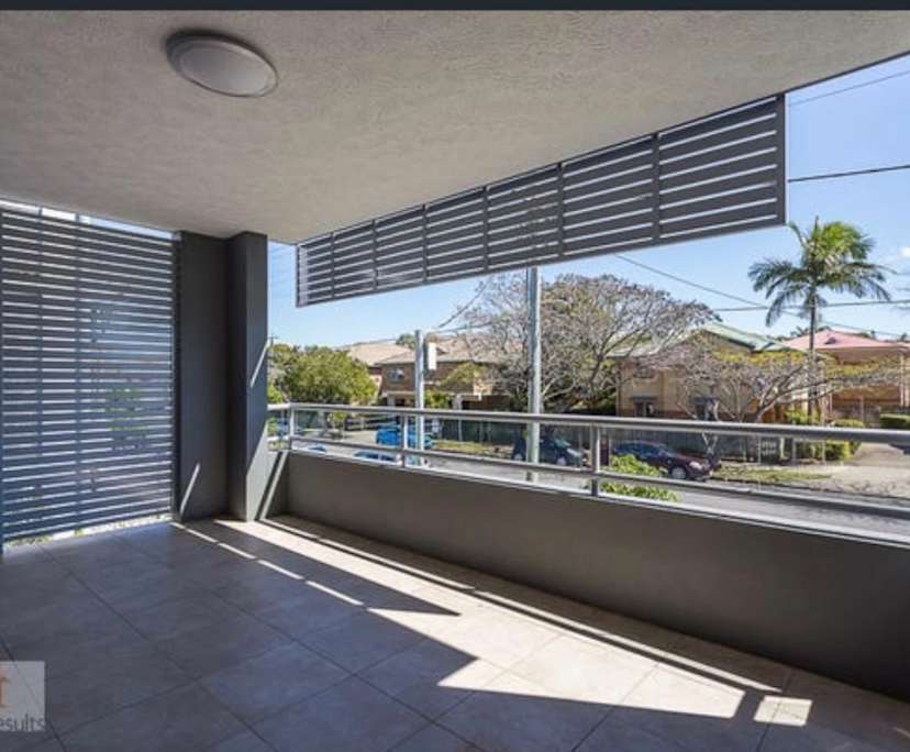 Unfurnished room with own bathroom