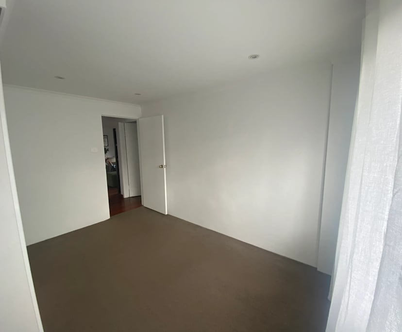 Unfurnished room in a flatshare