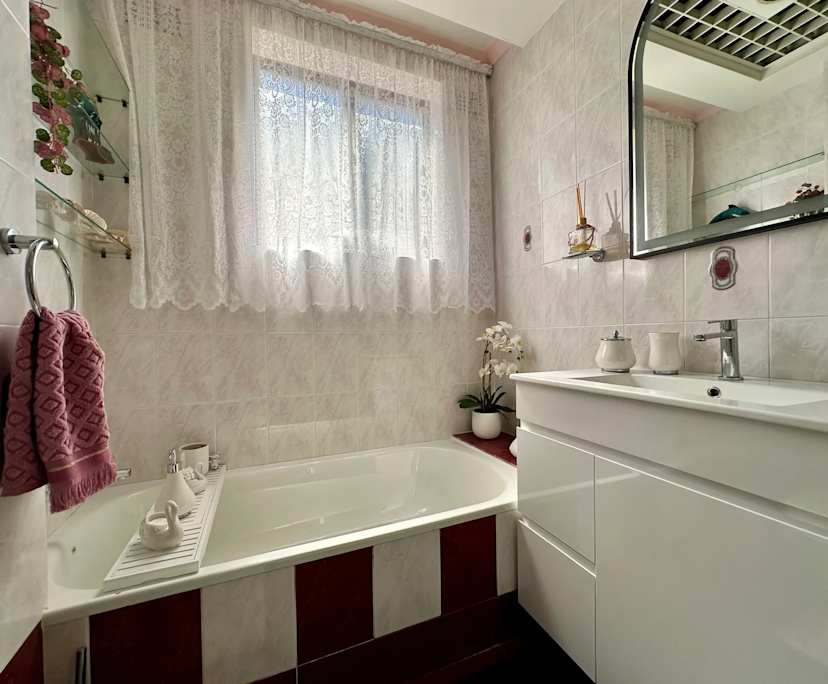 $1,400, Whole-property, 2 bathrooms, Randwick NSW 2031