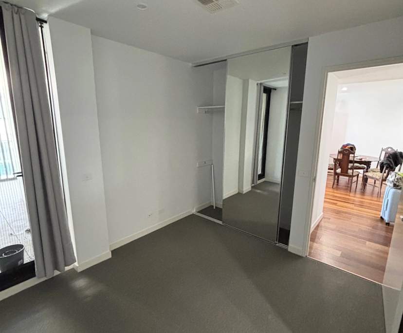 Unfurnished room with ensuite in a flatshare