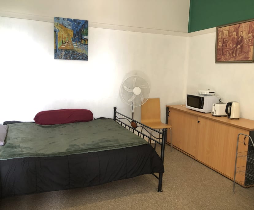 Furnished room in a flatshare
