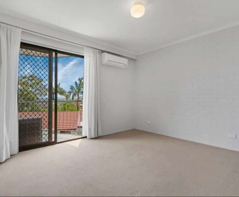 Unfurnished room in a flatshare