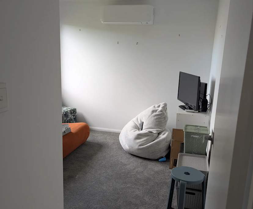 Room in a share house