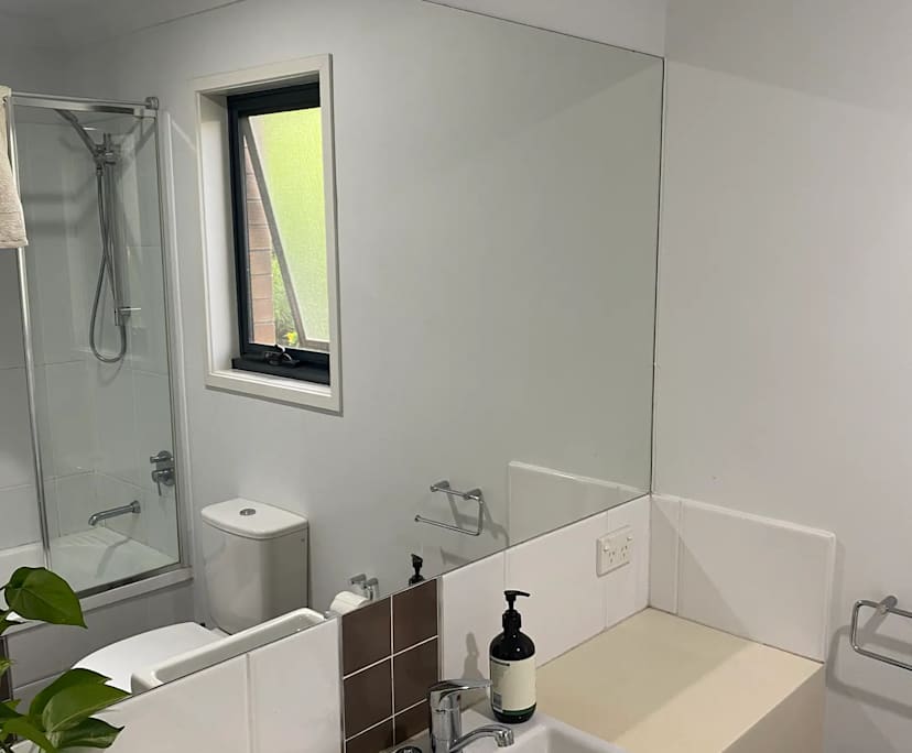 $425, Share-house, 3 bathrooms, Saint Lucia QLD 4067