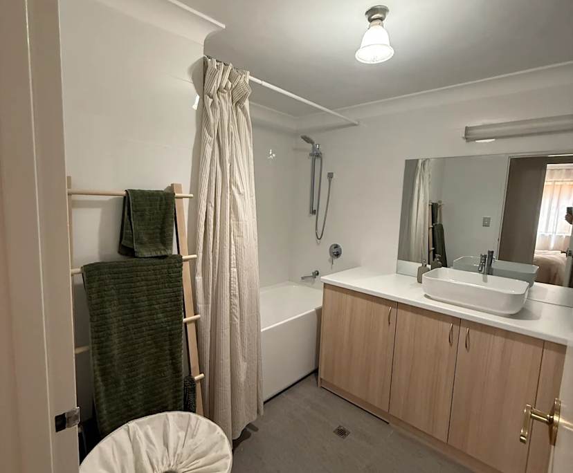 $350, Flatshare, 2 bathrooms, East Perth WA 6004