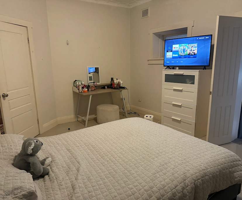 Furnished room in a flatshare
