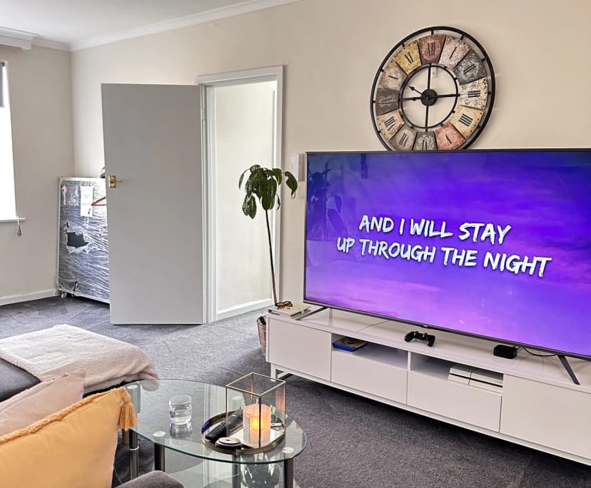 Furnished room in a flatshare