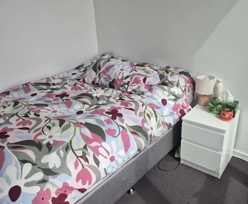 Furnished room with ensuite in a flatshare