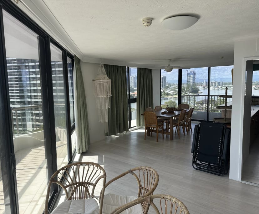 $300, Flatshare, 3 bathrooms, Surfers Paradise QLD 4217