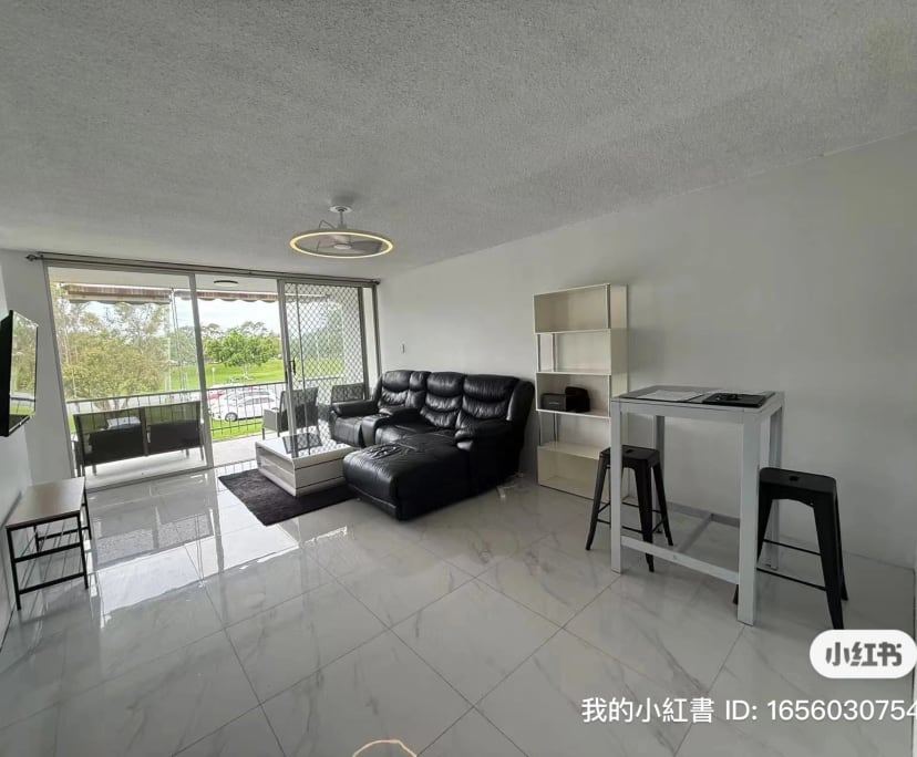 Furnished room in a flatshare
