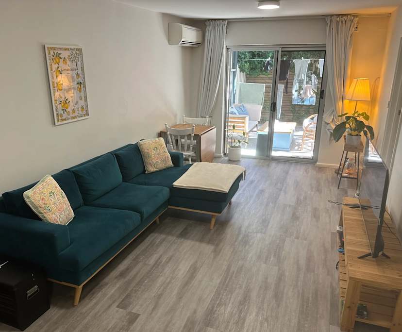 Whole property with 1 room for rent
