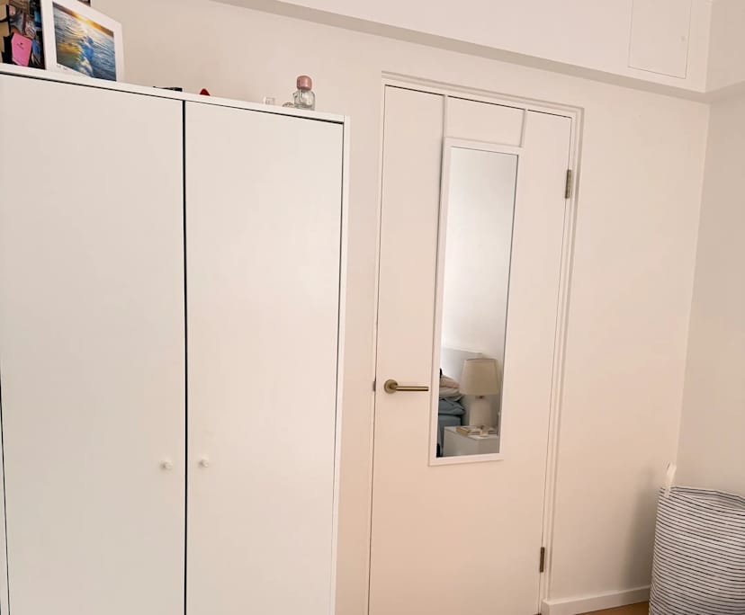 Furnished room in a flatshare