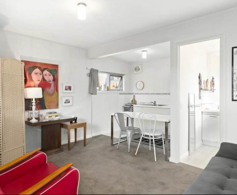 Unfurnished room granny flat for rent