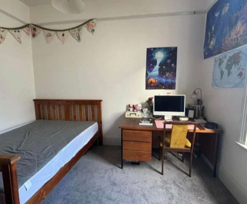 Room in a share house