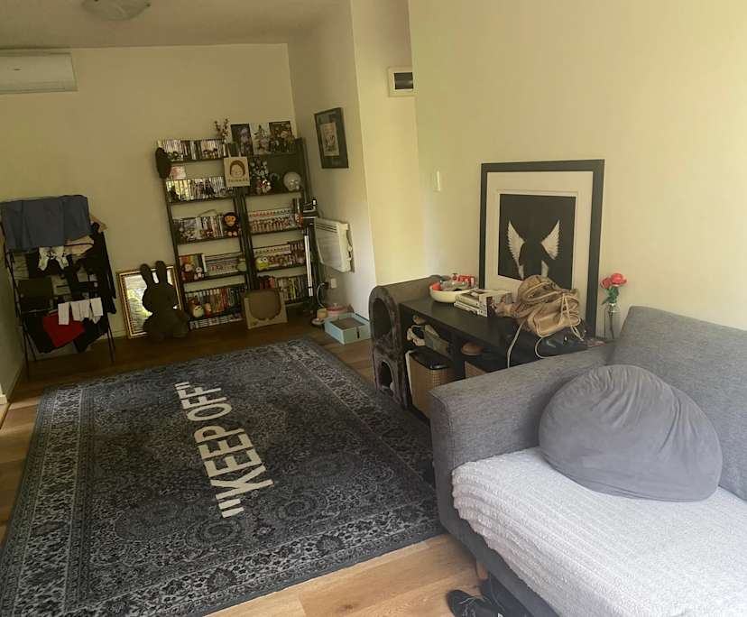 Unfurnished room in a flatshare