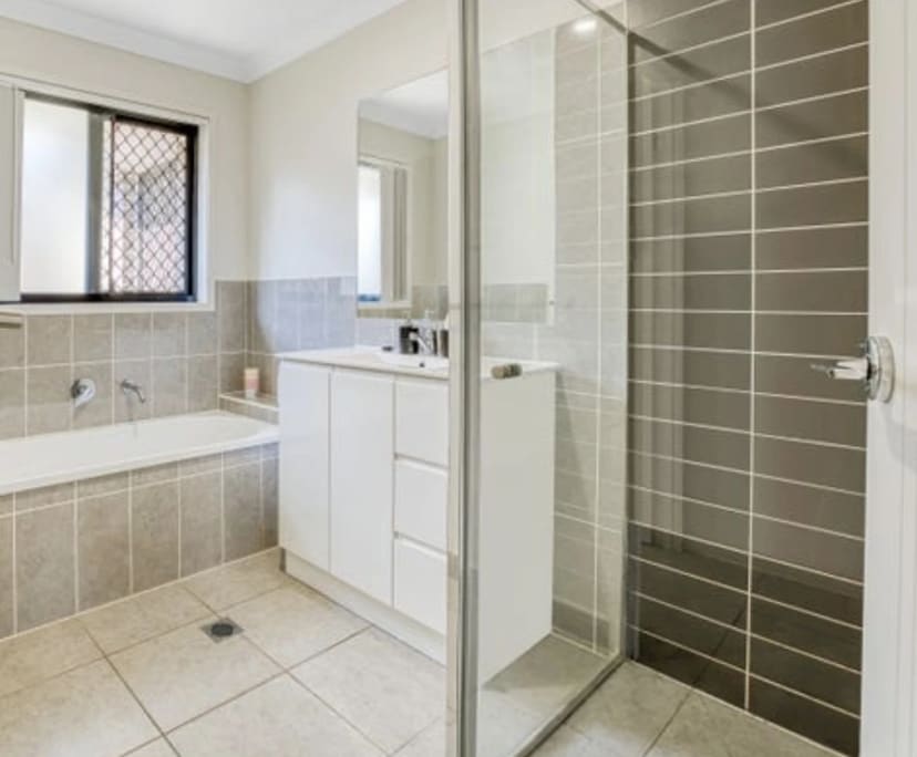 Room in a share house