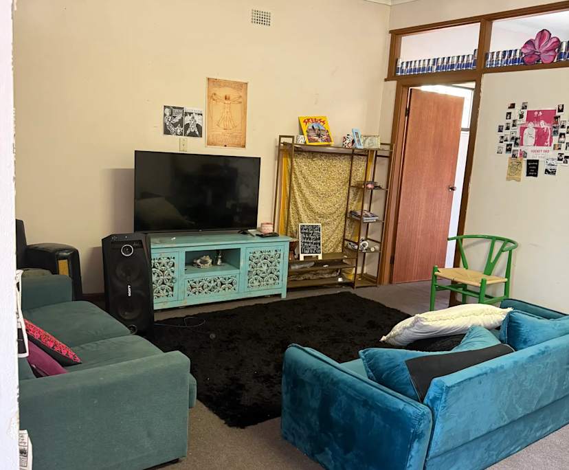Unfurnished room in a flatshare