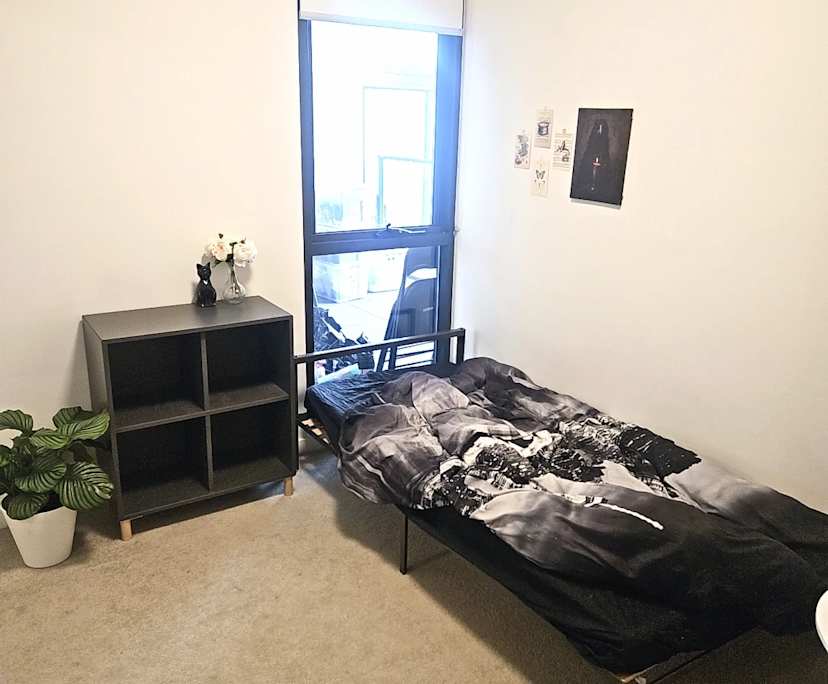 Furnished room in a flatshare