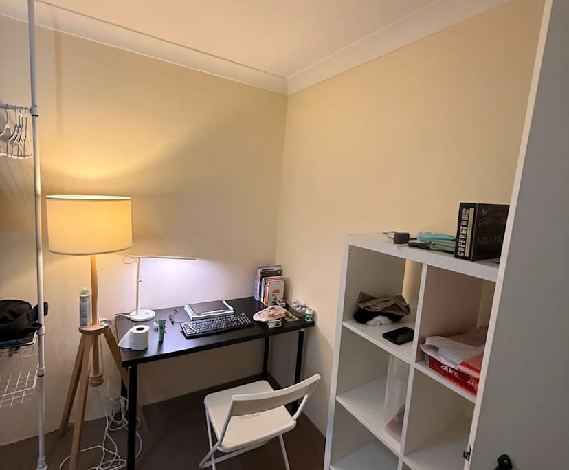 Furnished room in a flatshare