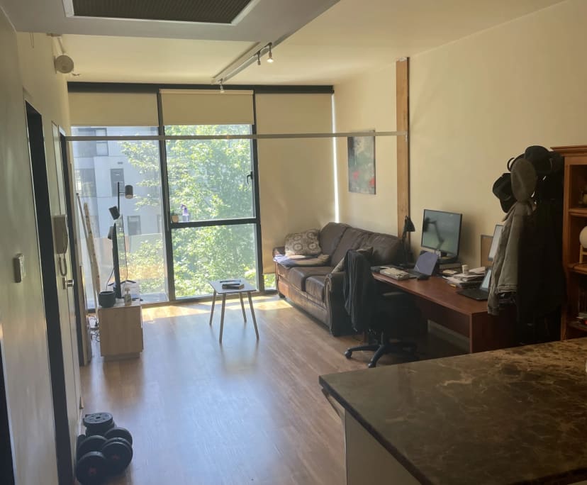 Furnished room in a flatshare