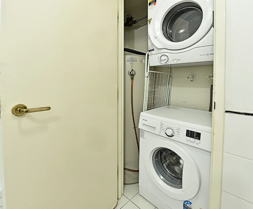 $960, Whole-property, 2 bathrooms, Melbourne VIC 3000