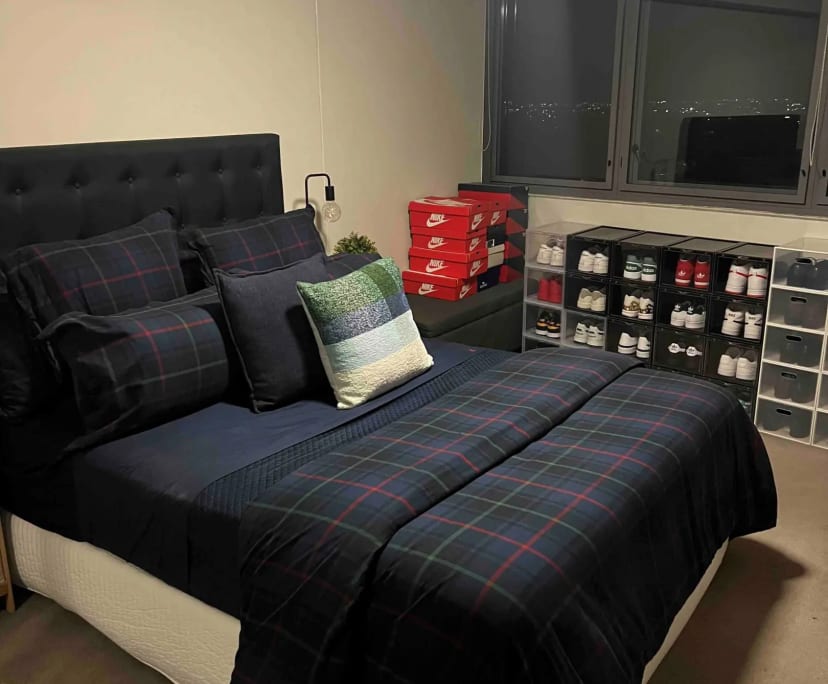 Unfurnished room with ensuite in a flatshare