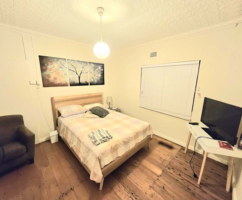 $700, 1-bed, 1 bathroom, Hurlstone Park NSW 2193