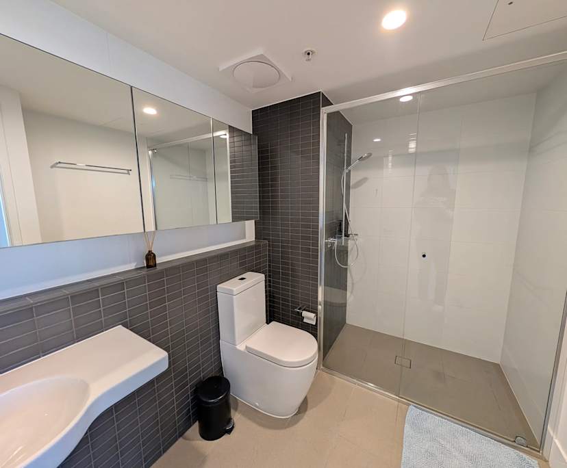 $325, Flatshare, 2 bathrooms, Milton QLD 4064