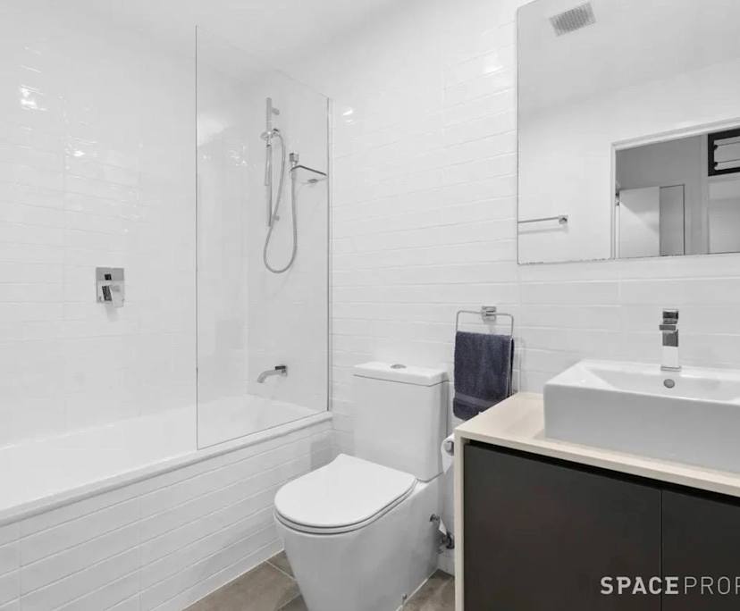 $360, Flatshare, 2 bathrooms, Red Hill QLD 4059
