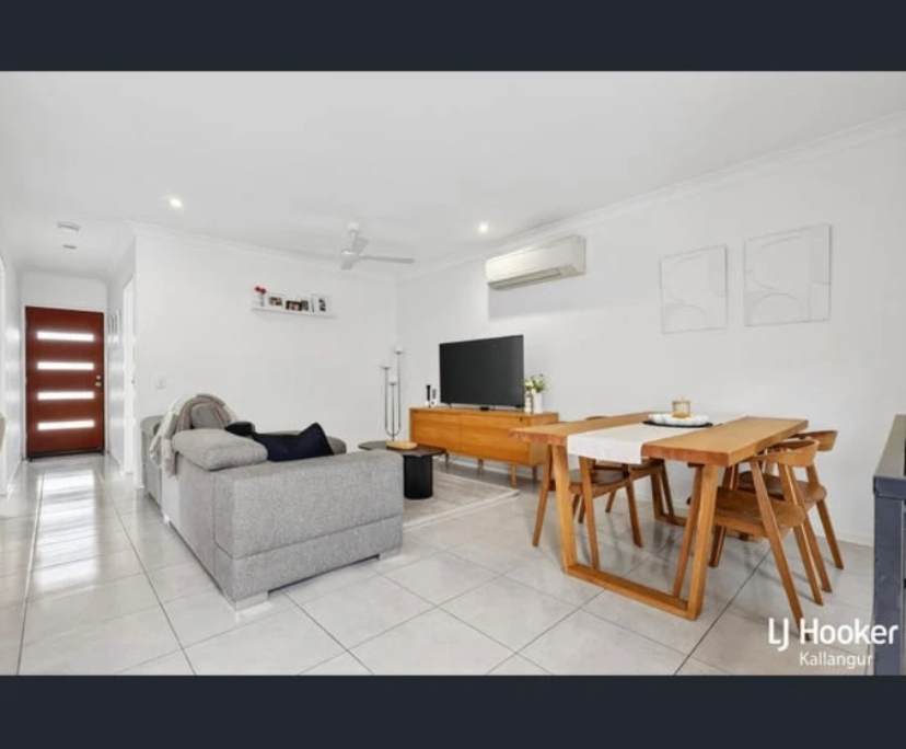 Room in a share house