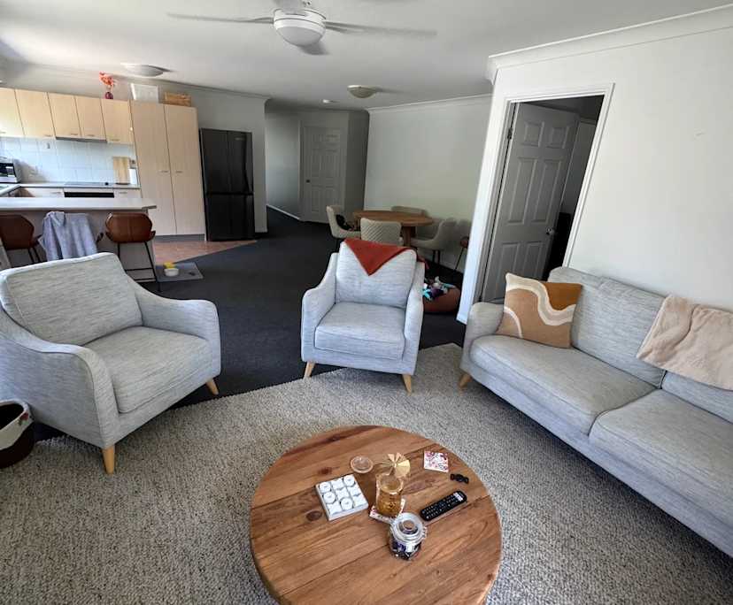 $300, Flatshare, 3 bathrooms, Boronia Heights QLD 4124