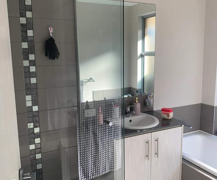 $250, Share-house, 4 bathrooms, Treeby WA 6164