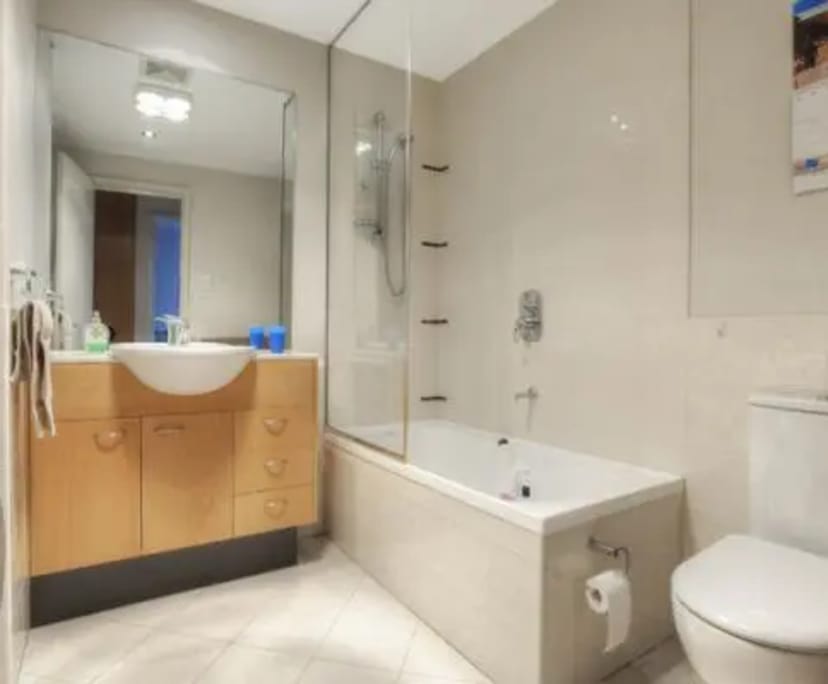 Furnished room in a flatshare