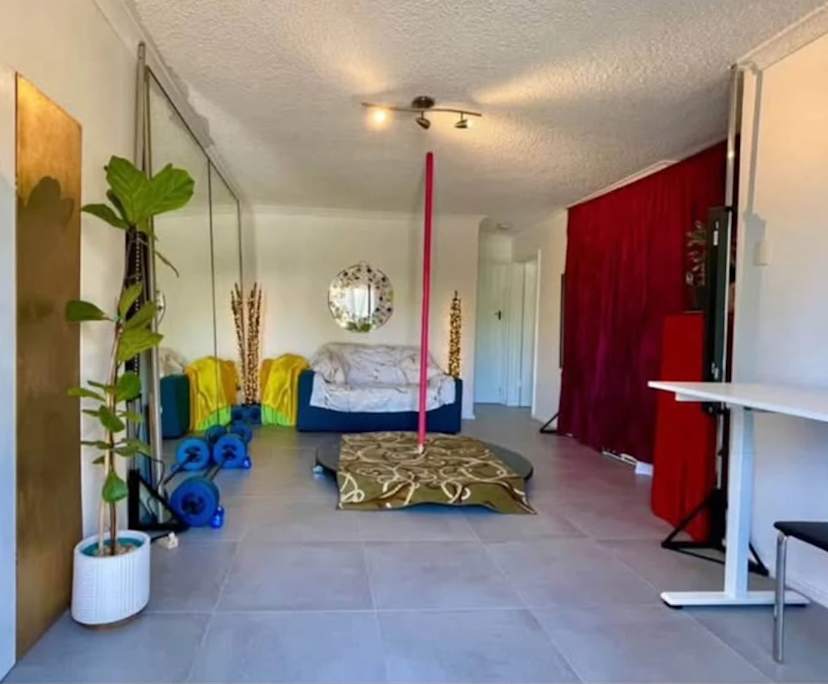 Furnished room in a share house