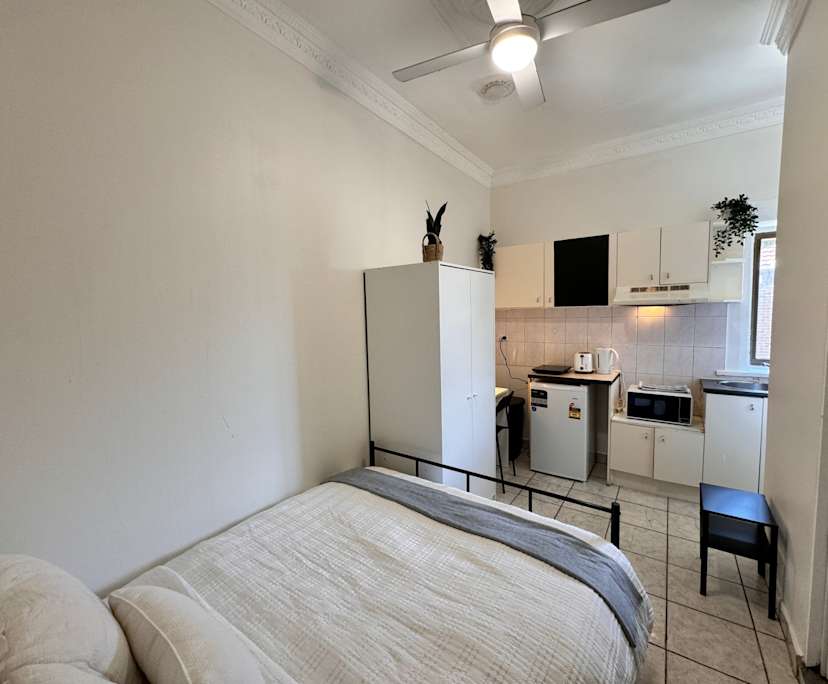 $450, Studio, 1 bathroom, Enmore NSW 2042