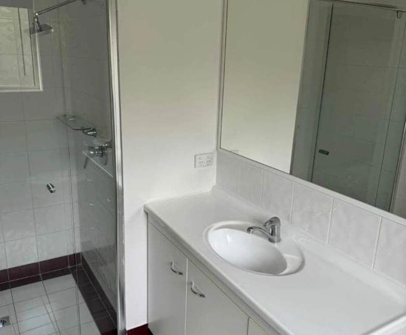 $350, Student-accommodation, 4 bathrooms, Pacific Pines QLD 4211