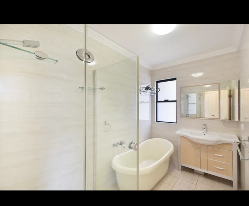 Furnished room in a flatshare