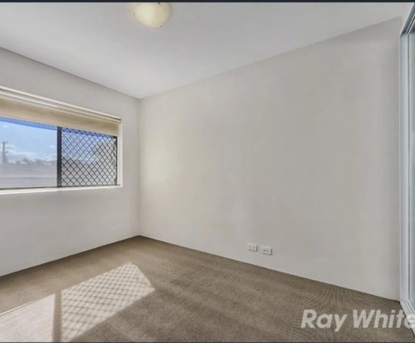 Unfurnished room in a flatshare