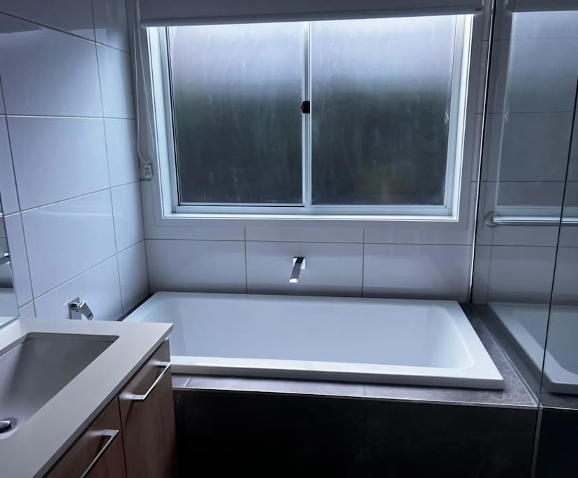 $250, Share-house, 4 bathrooms, Clyde North VIC 3978