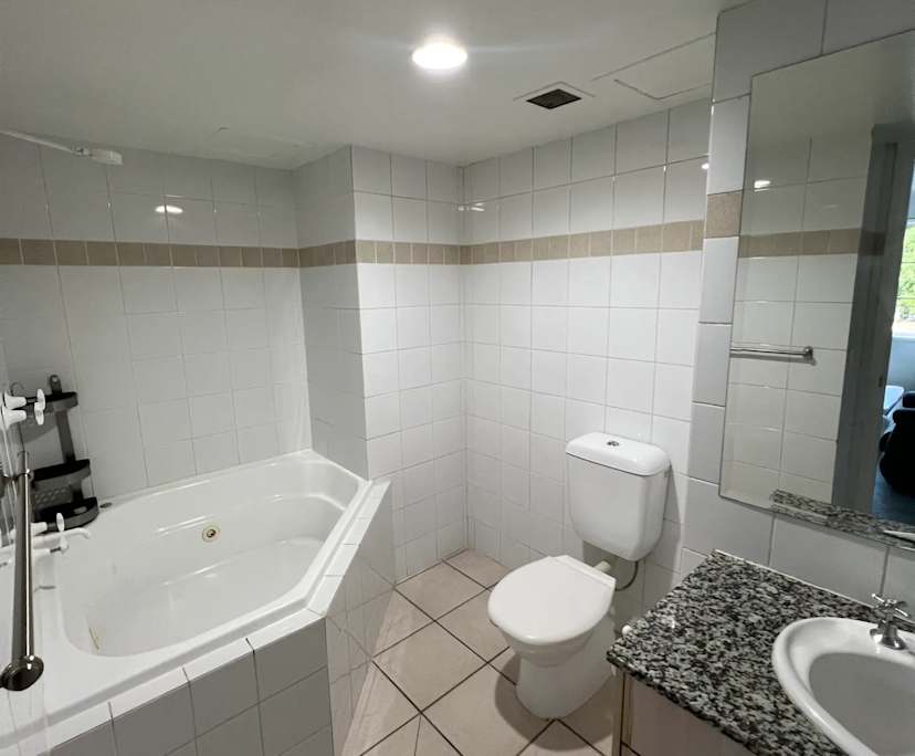 Furnished room with ensuite in a flatshare