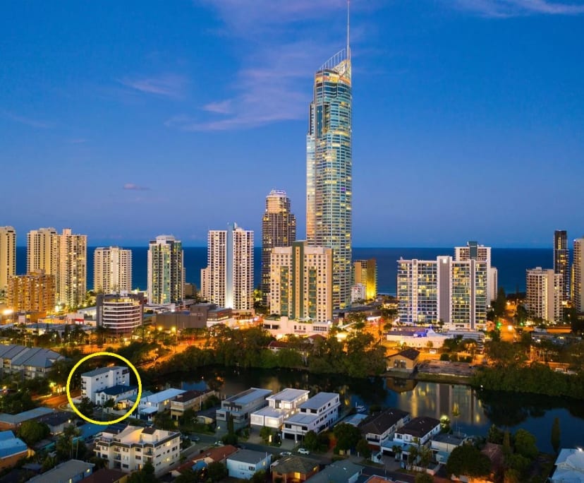 Furnished room in a flatshare