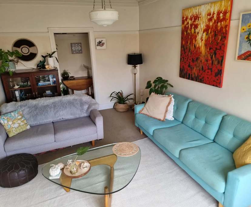 Furnished room in a flatshare