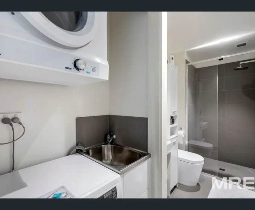 $425, Whole-property, 2 bathrooms, South Yarra VIC 3141