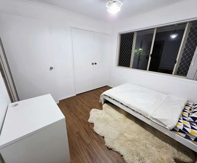 $220, Share-house, 3 bathrooms, East Ipswich QLD 4305